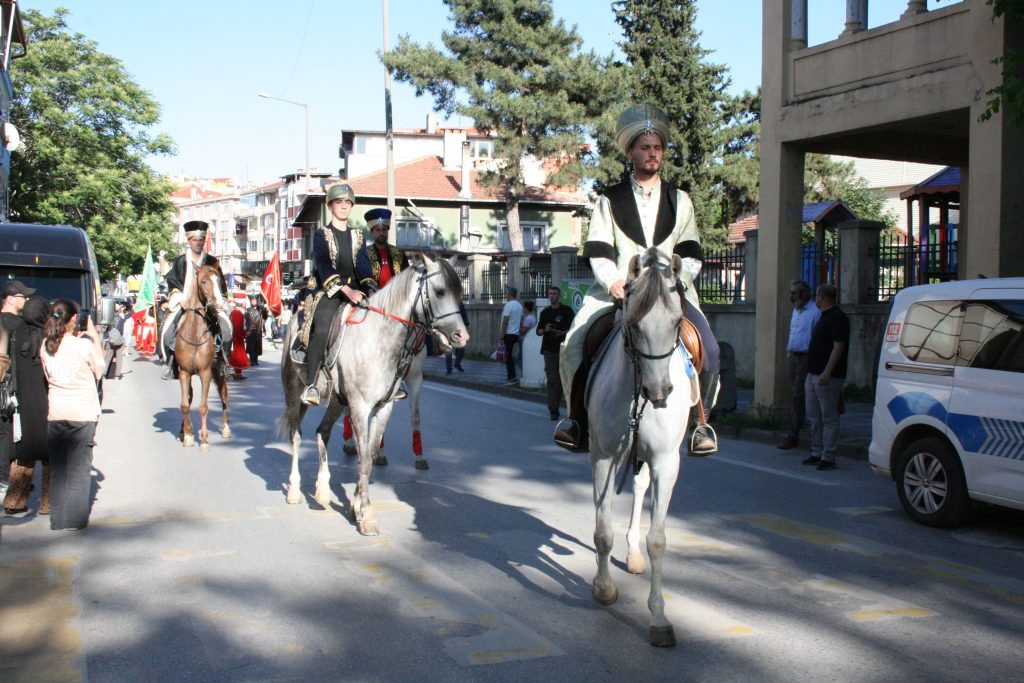 At ve mehteran eşliğinde fethe yürüdüler | Edirne Ahval Gazetesi IMG 2007 | Edirne Ahval Gazetesi