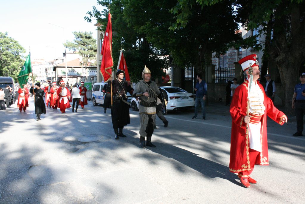 At ve mehteran eşliğinde fethe yürüdüler | Edirne Ahval Gazetesi IMG 2012 | Edirne Ahval Gazetesi