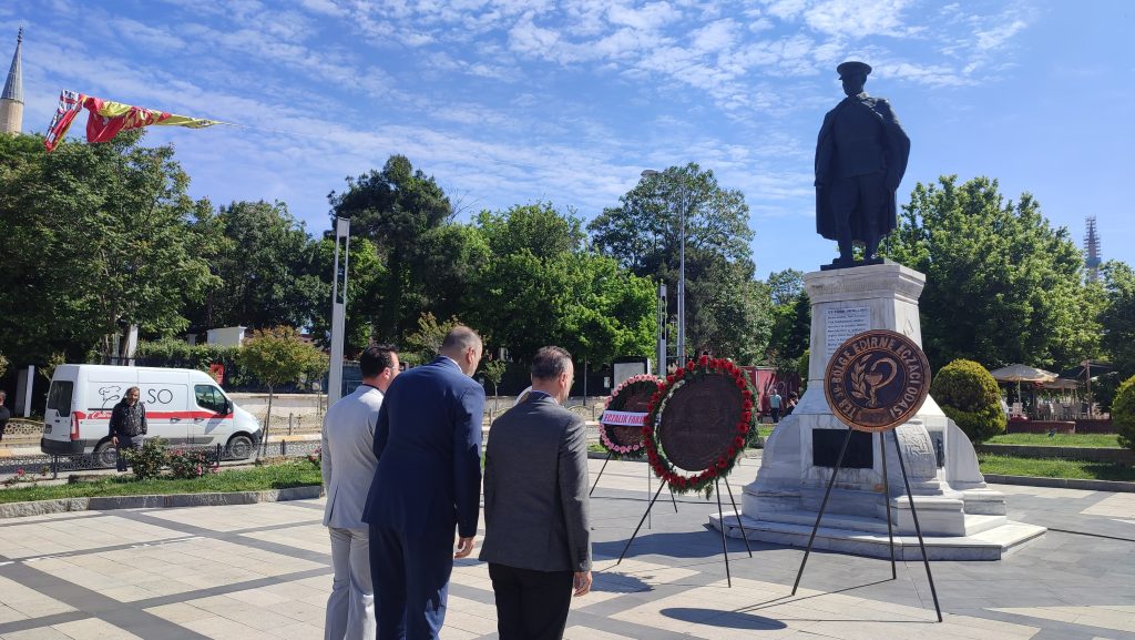 Eczacılar beyaz önlükleriyle günlerini kutladılar | Edirne Ahval Gazetesi WhatsApp Image 2024 05 14 at 11.44.28 | Edirne Ahval Gazetesi