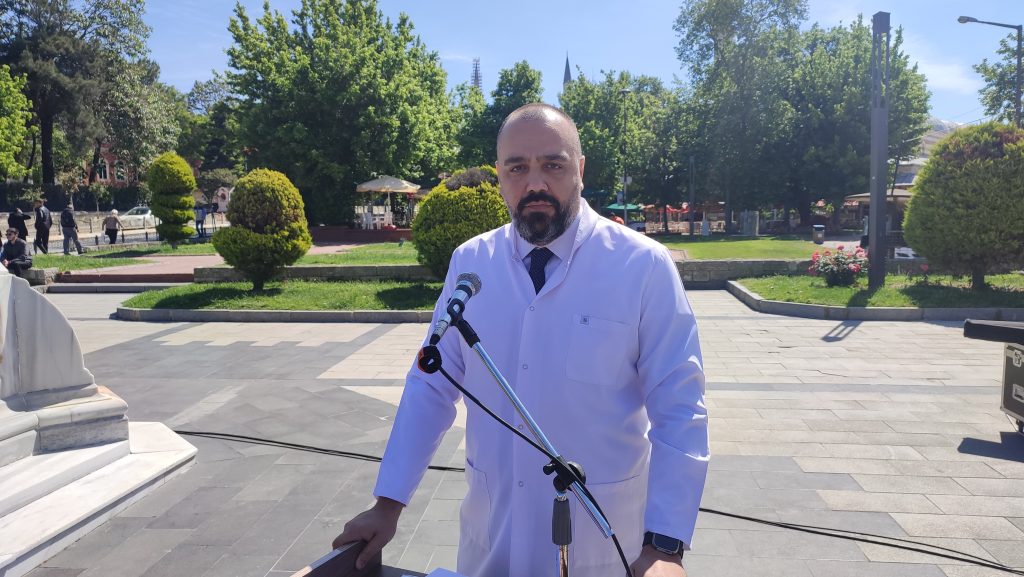 Eczacılar beyaz önlükleriyle günlerini kutladılar | Edirne Ahval Gazetesi WhatsApp Image 2024 05 14 at 11.44.31 | Edirne Ahval Gazetesi