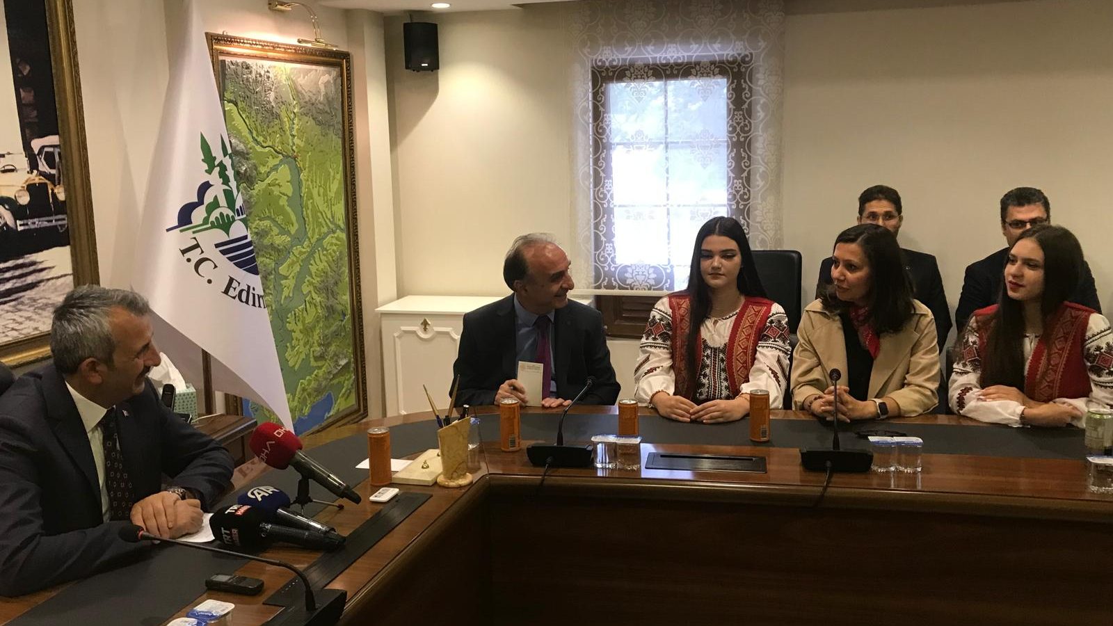 Balkanlı gençlerden Vali Sezer’e dostluk ziyareti | Edirne Ahval Gazetesi WhatsApp Image 2024 05 19 at 12.25.21 1 edited | Edirne Ahval Gazetesi