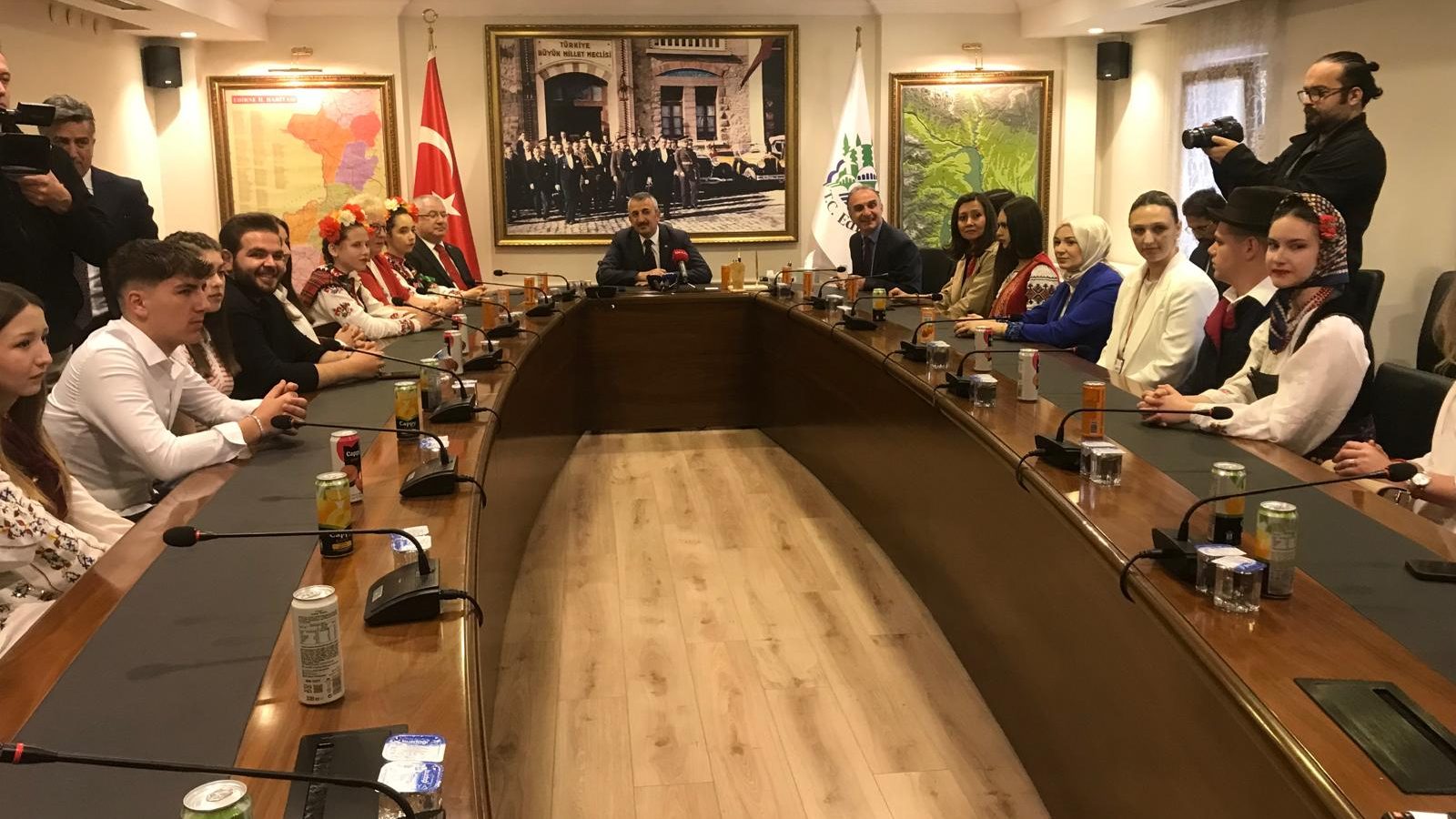 Balkanlı gençlerden Vali Sezer’e dostluk ziyareti | Edirne Ahval Gazetesi WhatsApp Image 2024 05 19 at 12.25.21 edited | Edirne Ahval Gazetesi