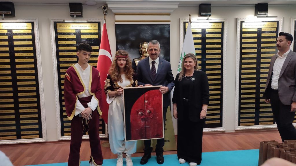 Balkanlı gençlerden Vali Sezer’e dostluk ziyareti | Edirne Ahval Gazetesi WhatsApp Image 2024 05 19 at 12.25.28 1 | Edirne Ahval Gazetesi