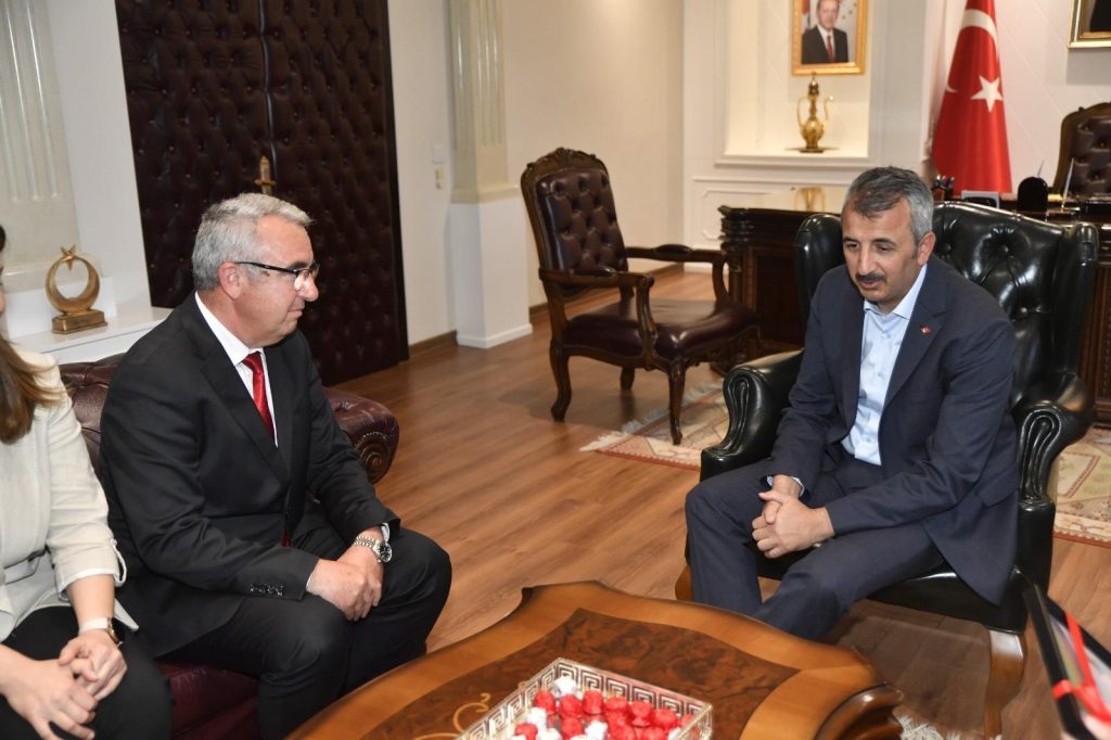 Emekli olan Kocaağa’ya başarı belgesi | Edirne Ahval Gazetesi WhatsApp Image 2024 05 21 at 10.58.05 1 | Edirne Ahval Gazetesi