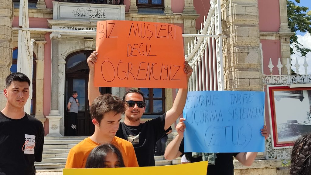 Öğrenciler ulaşım zammına ses yükseltti | Edirne Ahval Gazetesi WhatsApp Image 2024 06 07 at 16.15.48 | Edirne Ahval Gazetesi