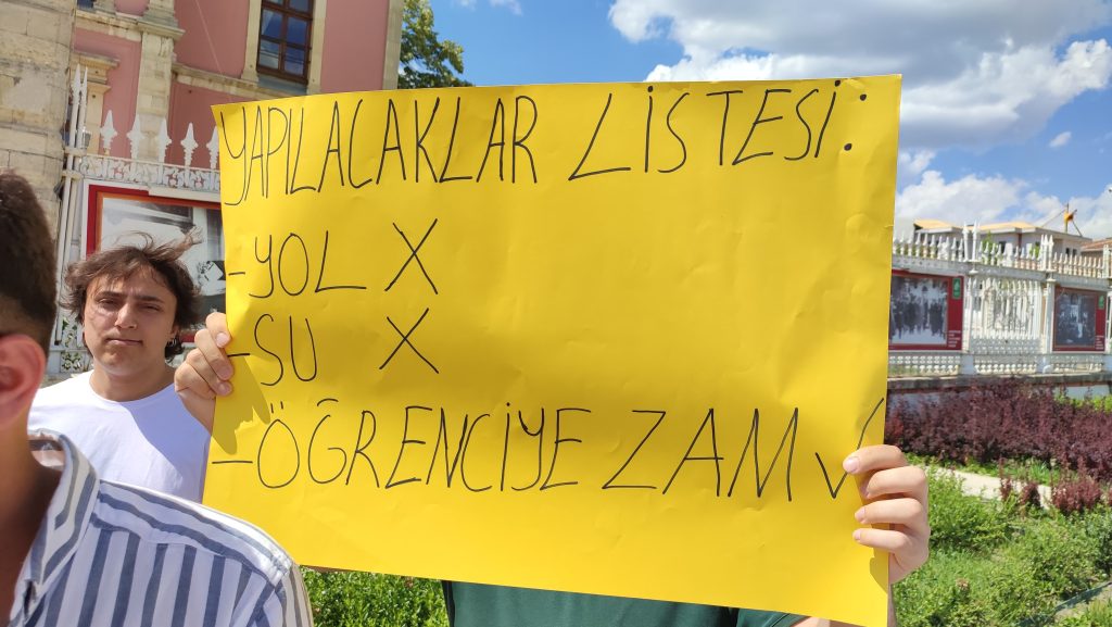 Öğrenciler ulaşım zammına ses yükseltti | Edirne Ahval Gazetesi WhatsApp Image 2024 06 07 at 16.15.51 1 | Edirne Ahval Gazetesi