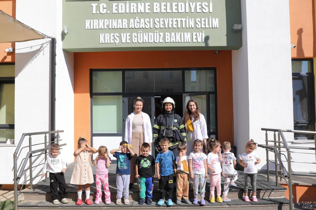 İtfaiye erleri minik öğrencilerle buluştu | Edirne Ahval Gazetesi EYTjuZktvl9hKjX2zRl2RMkRmGYg9ODQMQPmPh2m | Edirne Ahval Gazetesi