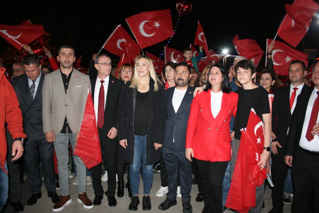 Cadde, cumhuriyet coşkusuyla doldu taştı | Edirne Ahval Gazetesi IMG 5374 | Edirne Ahval Gazetesi