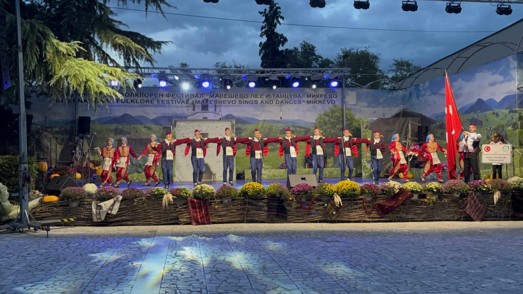 Halk Oyunları Topluluğu'ndan uluslararası birincilik | Edirne Ahval Gazetesi NWZkvut8ax1eyevMLPzx7jU1jZ5TM6aAr18djZTe | Edirne Ahval Gazetesi