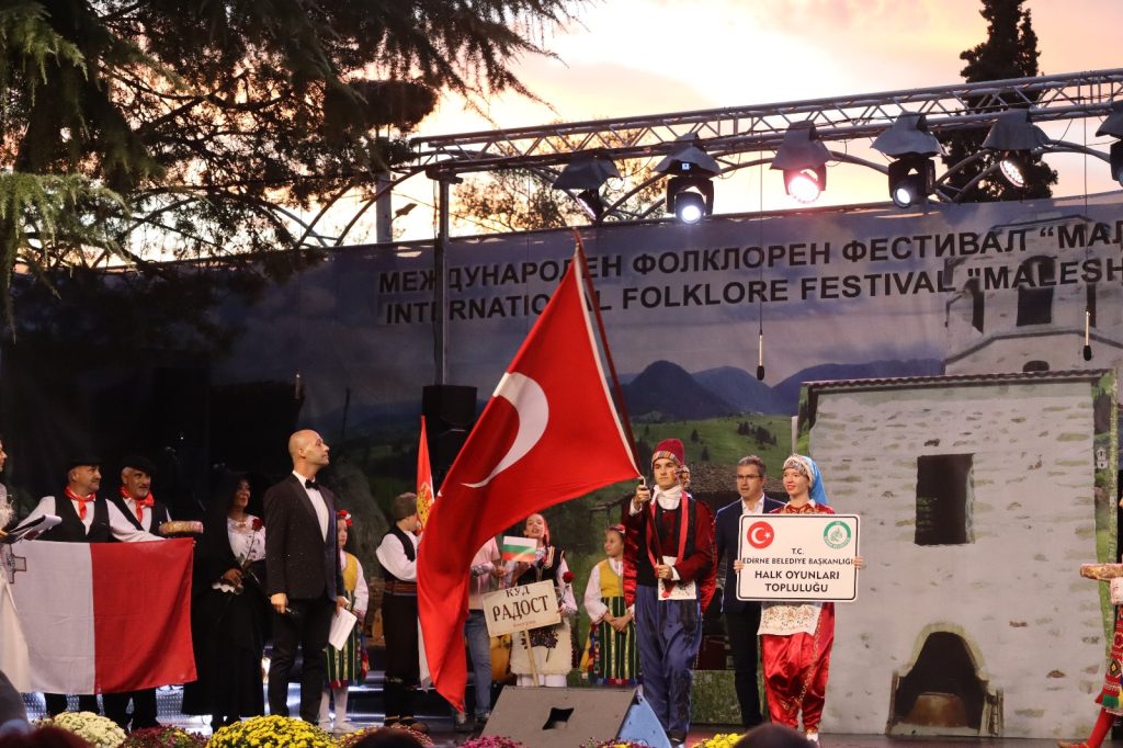 Halk Oyunları Topluluğu'ndan uluslararası birincilik | Edirne Ahval Gazetesi YnL58dLlzUBBSaeEye3dyisRUJgnIunFZH3M0rlH | Edirne Ahval Gazetesi