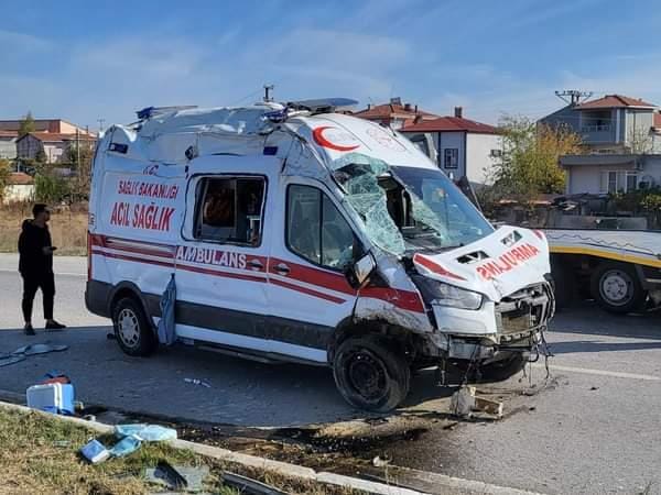 Ambulansla otomobil çarpıştı: 7 yaralı | Edirne Ahval Gazetesi WhatsApp Image 2024 11 01 at 19.53.08 | Edirne Ahval Gazetesi