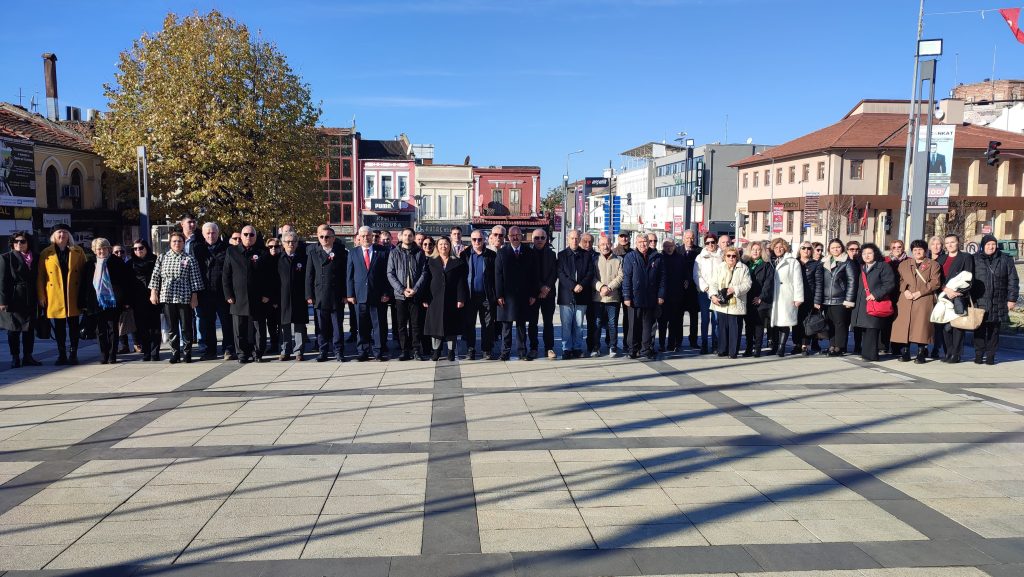 CHP’den ‘Öğretmenler Günü’ çelengi | Edirne Ahval Gazetesi WhatsApp Image 2024 11 24 at 13.15.55 1 | Edirne Ahval Gazetesi