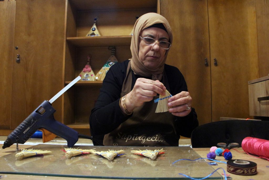 Aynalı süpürge 'tarihe karışmasın' istiyorlar | Edirne Ahval Gazetesi 5 5 | Edirne Ahval Gazetesi