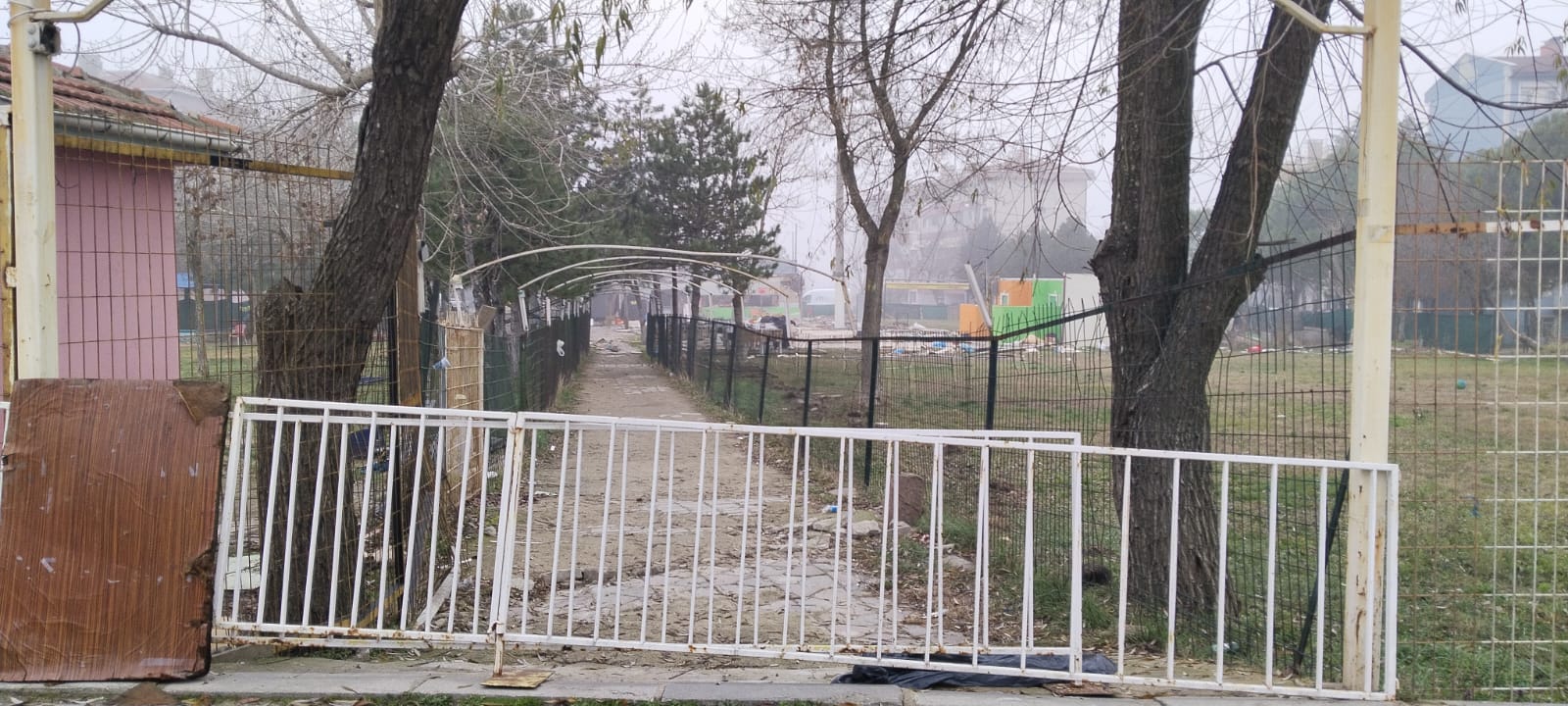 Öğrencilerin vazgeçilmezi olan parka veda! | Edirne Ahval Gazetesi WhatsApp Image 2025 01 22 at 12.24.39 1 | Edirne Ahval Gazetesi