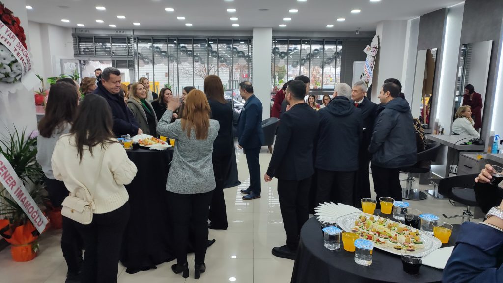 Gökay Özsoy kuaför salonu, yenilenen yüzüyle hizmette | Edirne Ahval Gazetesi WhatsApp Image 2025 02 18 at 16.24.56 3 | Edirne Ahval Gazetesi