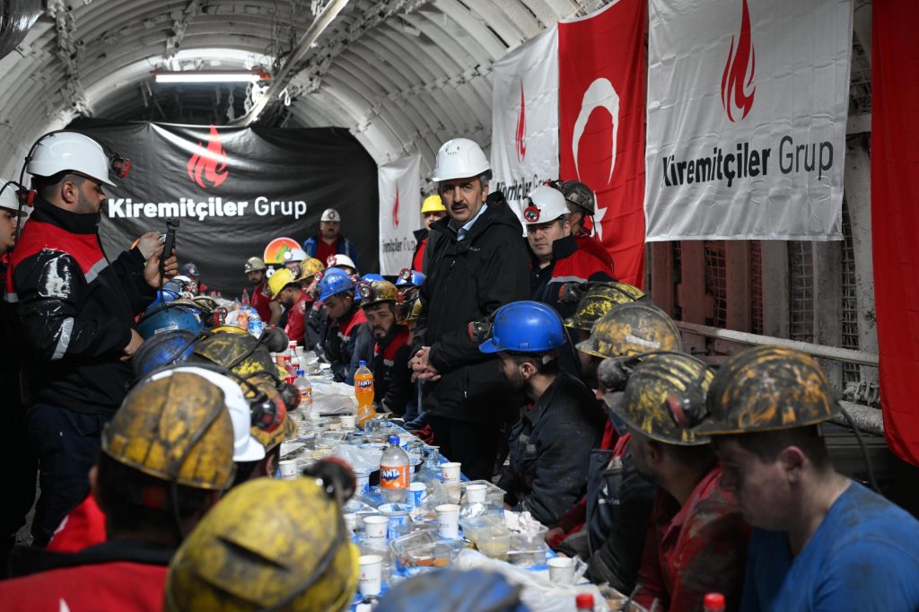 Vali Sezer, maden işçileriyle iftar yaptı | Edirne Ahval Gazetesi GlT RnAXUAAJsLk | Edirne Ahval Gazetesi