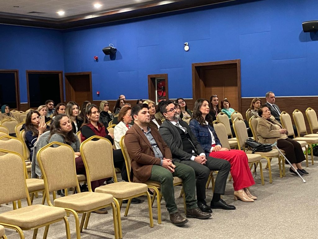 Kadınlar ‘Yurdum Kadını İsterse’ söyleşisinde buluştu | Edirne Ahval Gazetesi WhatsApp Image 2025 03 07 at 15.21.25 1 | Edirne Ahval Gazetesi