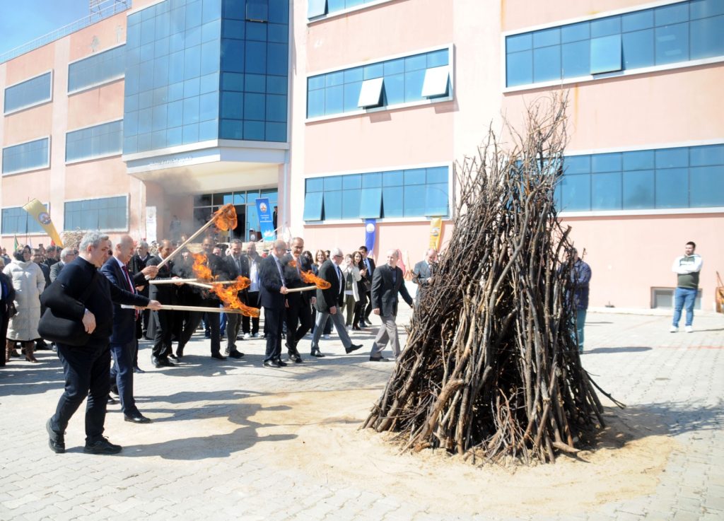 Trakya Üniversitesi’nde geleneksel ‘nevruz’ ateşi | Edirne Ahval Gazetesi WhatsApp Image 2025 03 21 at 14.56.44 | Edirne Ahval Gazetesi