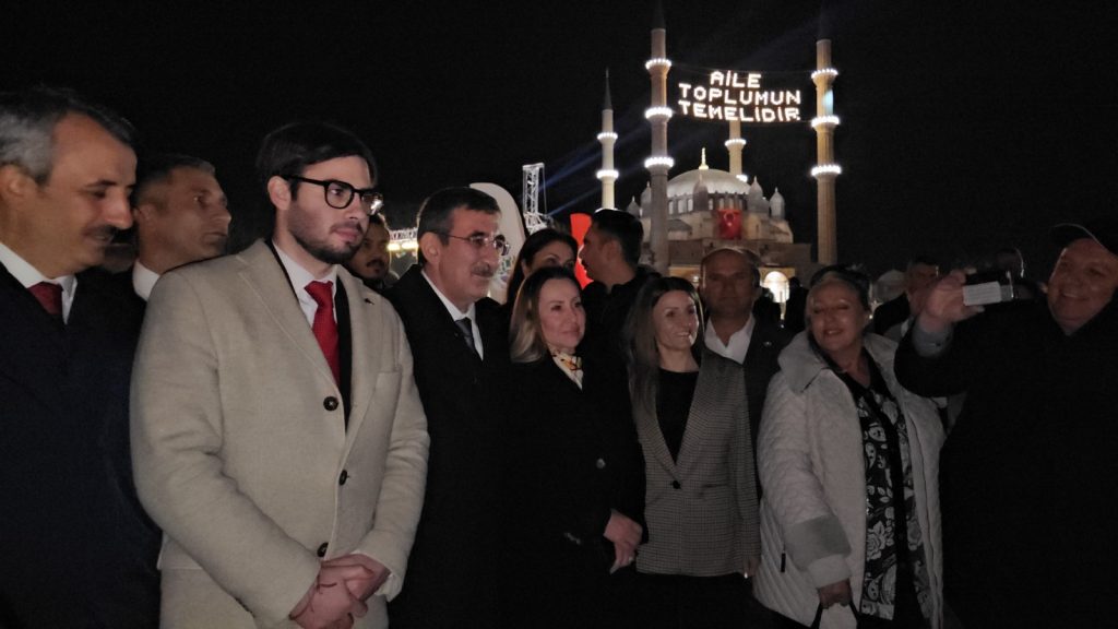 Selimiye’nin gölgesinde Balkanlar’ı buluşturan iftar! | Edirne Ahval Gazetesi WhatsApp Image 2025 03 25 at 22.45.01 10 | Edirne Ahval Gazetesi